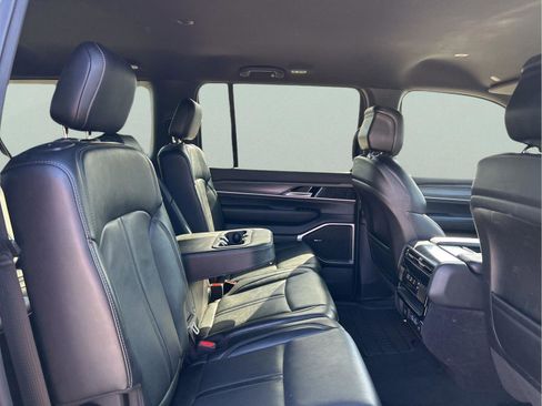 Certified 2024 Jeep Wagoneer L Series II w/ Flexible Seating Group image 30