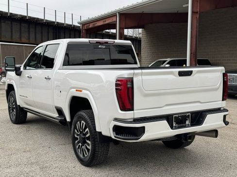 Used 2024 GMC Sierra 3500 Denali Ultimate image 3