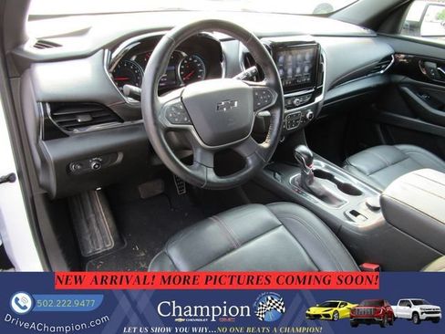 Used 2022 Chevrolet Traverse RS FWD image 11
