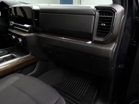 Used 2025 GMC Sierra 1500 Elevation image 33