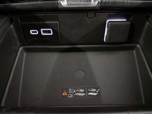 Used 2021 GMC Yukon Denali w/ Denali Premium Package image 25