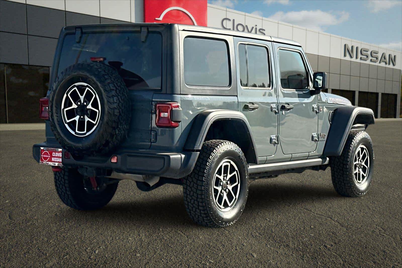 Used 2025 Jeep Wrangler Unlimited Rubicon AWD/4WD image 2