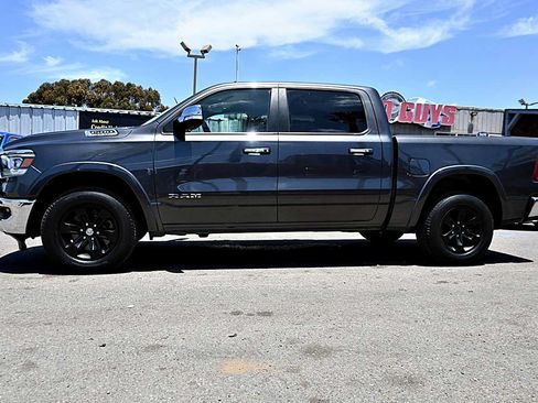 Used 2019 RAM 1500 Laramie AWD/4WD image 4