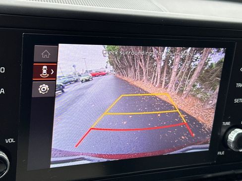 Certified 2024 Kia Carnival LX image 22