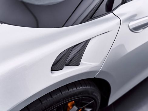 Used 2023 McLaren Artura RWD image 32