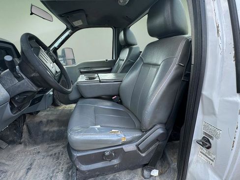 Used 2014 Ford F550 2WD Regular Cab Super Duty image 9