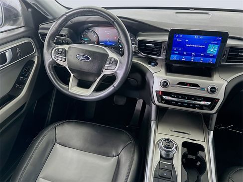 Used 2022 Ford Explorer XLT w/ Equipment Group 202A image 18