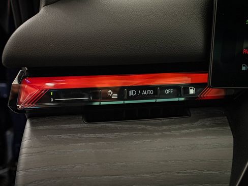 New 2026 BMW 550e xDrive image 37