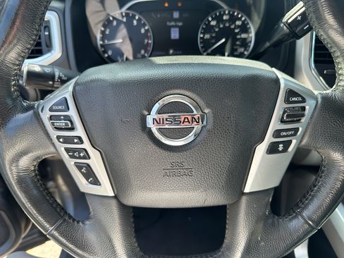 Used 2021 Nissan Titan SV w/ SV Convenience Package image 18