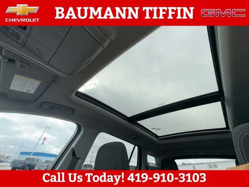 Used 2024 GMC Terrain SLE w/ Driver Convenience Package image 25