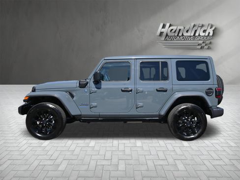 Used 2025 Jeep Wrangler Unlimited Sahara w/ Safety Group AWD/4WD image 7