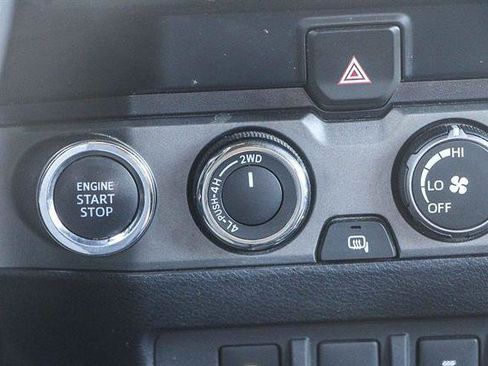 Used 2020 Toyota Tacoma TRD Off-Road image 16