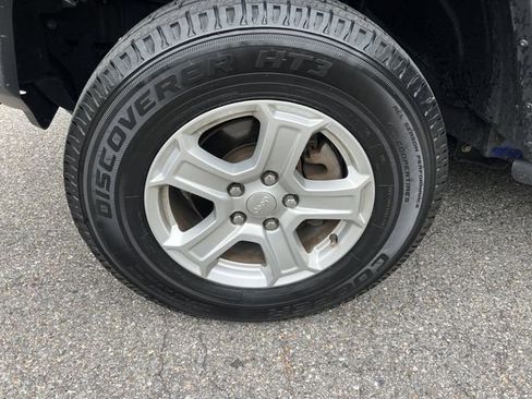 Used 2018 Jeep Wrangler Sport AWD/4WD image 18
