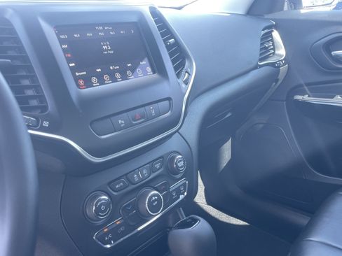 Used 2021 Jeep Cherokee Latitude Plus FWD image 28