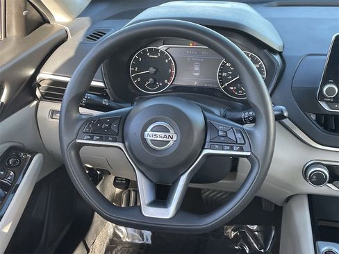 Used 2021 Nissan Altima 2.5 SV image 15