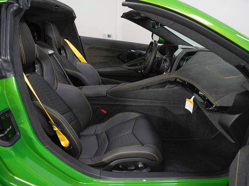 Used 2026 Chevrolet Corvette ZR1 w/ ZR1 Carbon Fiber Aero Package RWD image 31