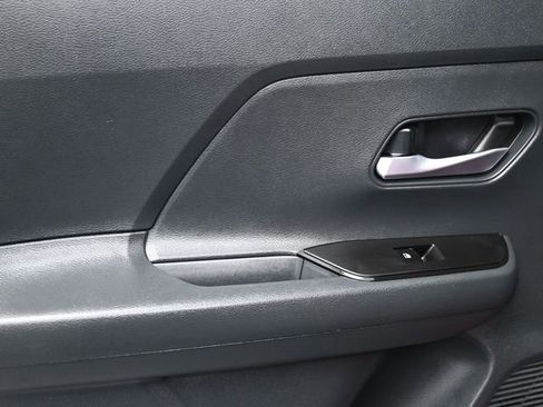 Used 2025 Nissan Kicks SV image 9