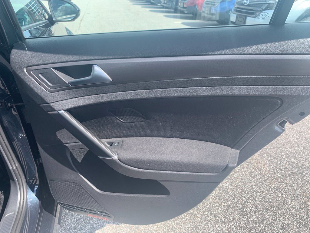 Used 2020 Volkswagen Golf 4-Door FWD image 24