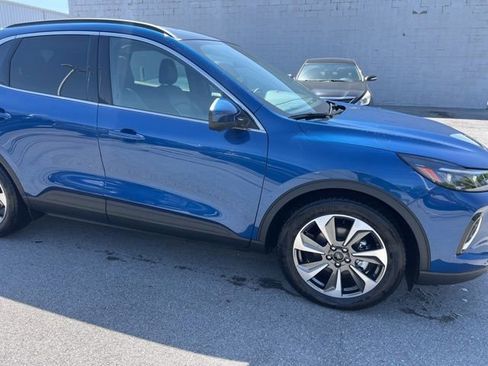 Used 2023 Ford Escape Platinum FWD image 7
