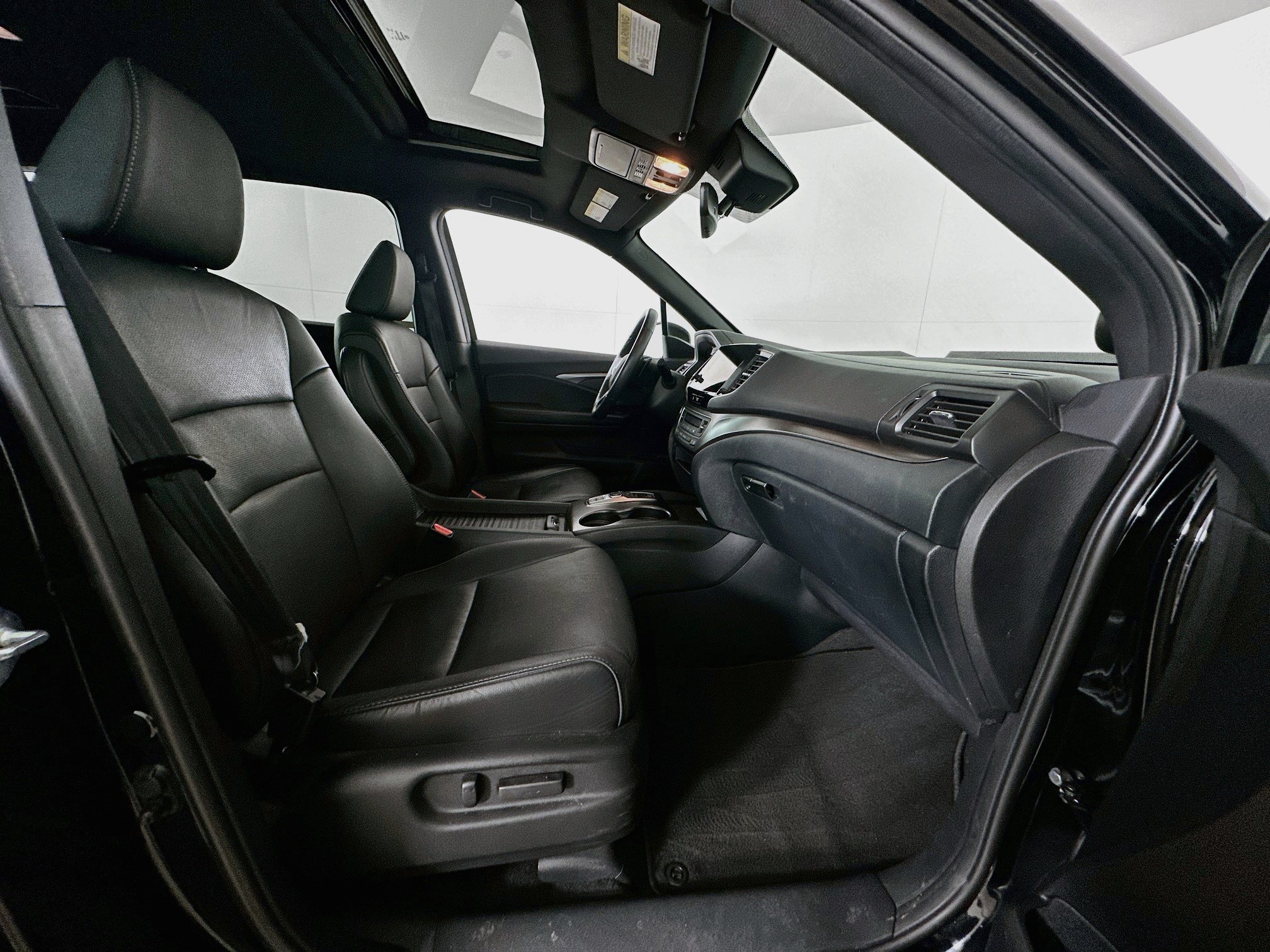 Used 2023 Honda Passport EX-L image 32