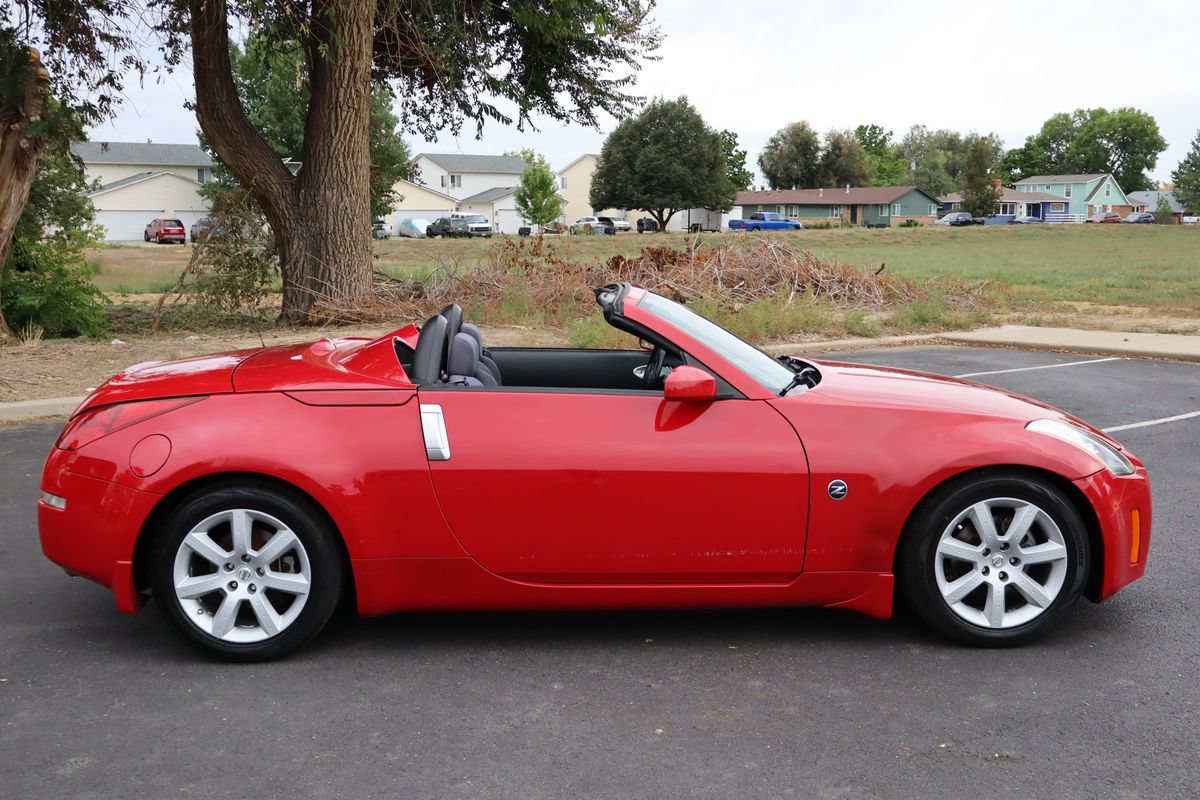 Used 2004 Nissan 350Z Enthusiast RWD image 16