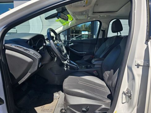 Used 2012 Ford Focus Titanium w/ Luxury Pkg FWD image 20