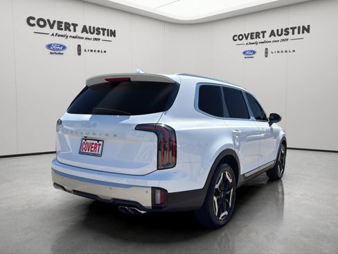 Used 2024 Kia Telluride EX w/ EX Captain's Chair Package FWD image 5