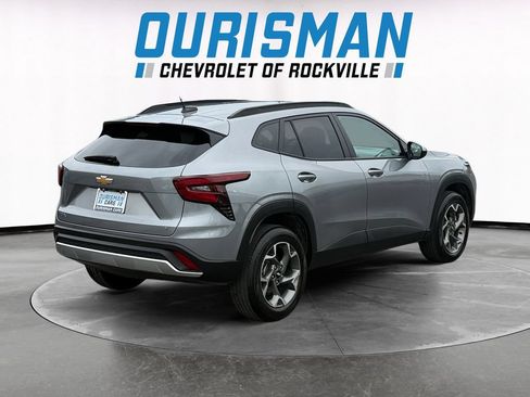 Used 2025 Chevrolet Trax LT w/ LT Convenience Package FWD image 6