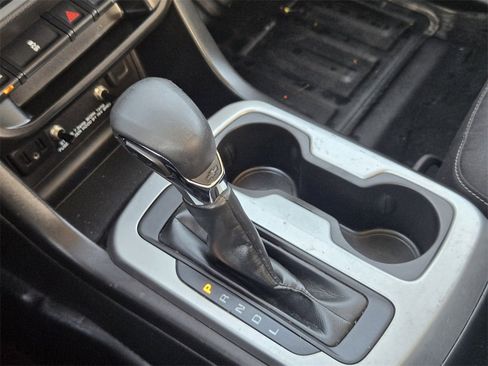 Used 2022 Chevrolet Colorado LT w/ Fleet Safety Package image 19