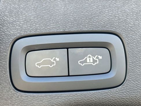 Certified 2024 Volvo XC60 B5 Core w/ Protection Package Premier image 18