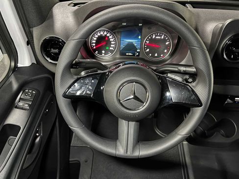 Used 2025 Mercedes-Benz Sprinter 2500 image 25