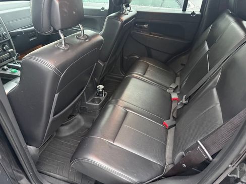 Used 2012 Jeep Liberty Sport AWD/4WD image 2
