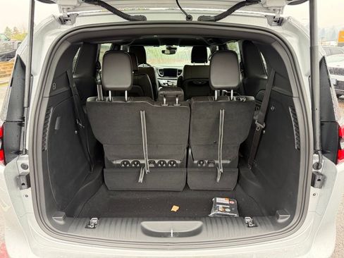 New 2026 Chrysler Pacifica Select FWD image 10