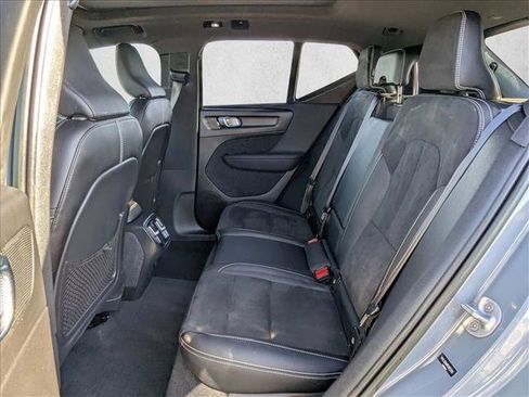 Used 2023 Volvo XC40 B5 Plus w/ Protection Package Premier image 17