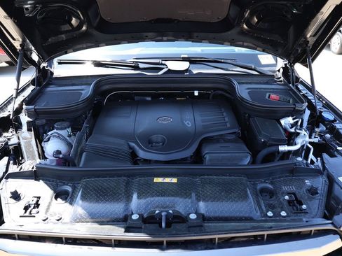 New 2025 Mercedes-Benz GLS 450 4MATIC image 16