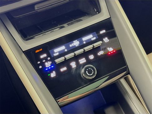 Used 2025 Porsche Macan 4 Electric image 21