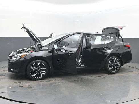 Certified 2025 Nissan Versa SR w/ Trunk Package image 40