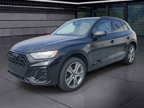 Certified 2025 Audi Q5 2.0T Premium w/ Convenience Plus Package image 1