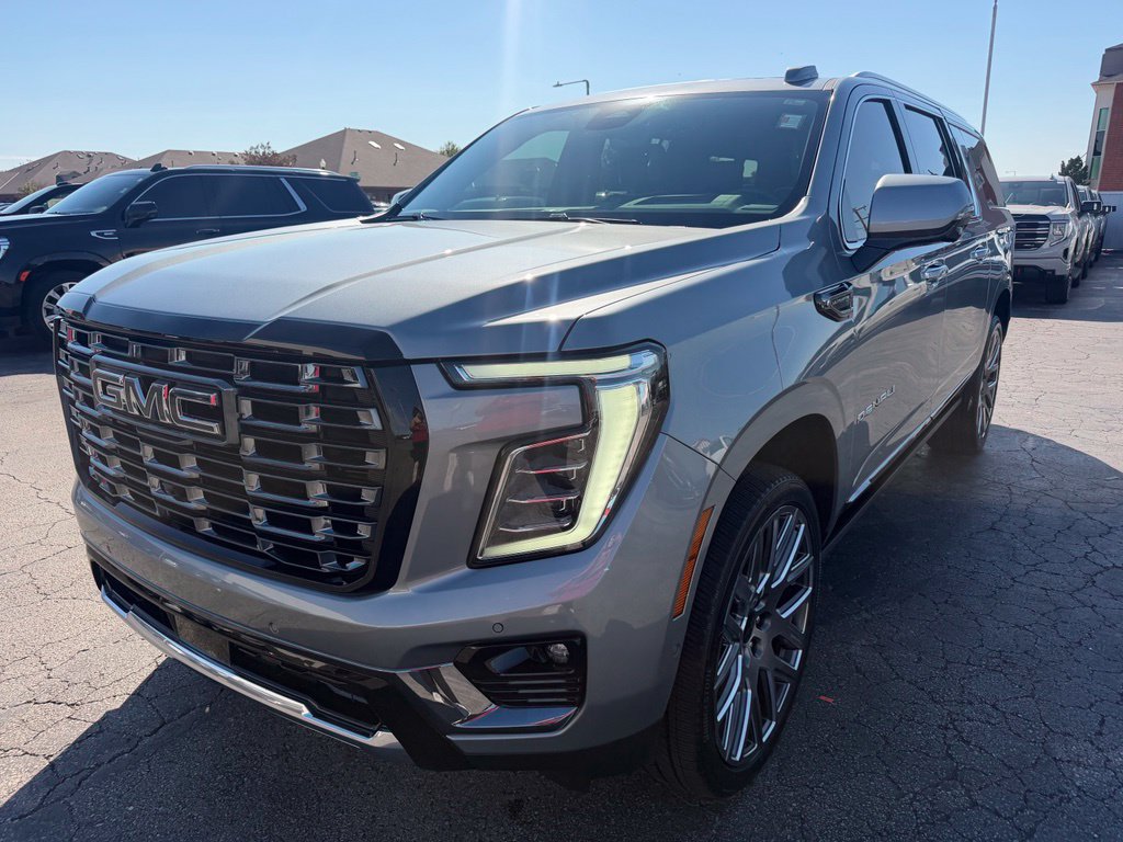 Used 2025 GMC Yukon XL Denali Ultimate AWD/4WD image 10