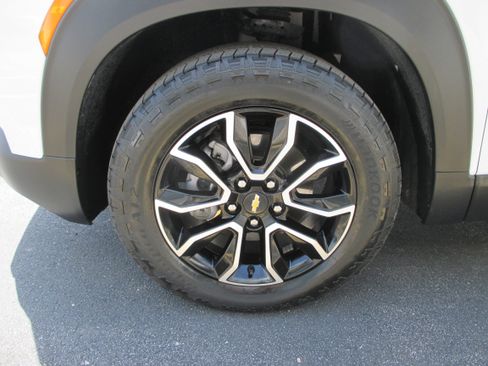Used 2023 Chevrolet TrailBlazer ACTIV AWD/4WD image 9