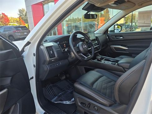 Used 2023 Nissan Pathfinder Platinum image 22