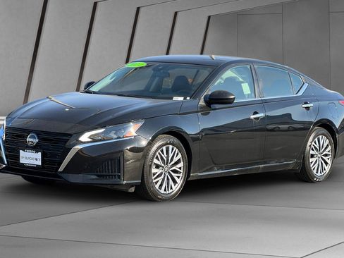 Used 2024 Nissan Altima 2.5 SV image 8