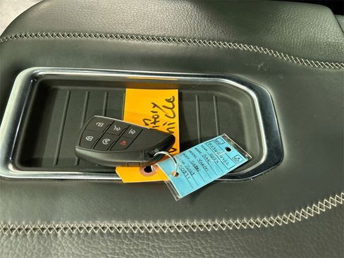 Used 2023 GMC Yukon Denali image 12