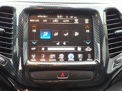 Used 2016 Jeep Cherokee Limited image 6