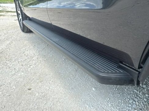 Used 2024 Ford Expedition Limited RWD image 12