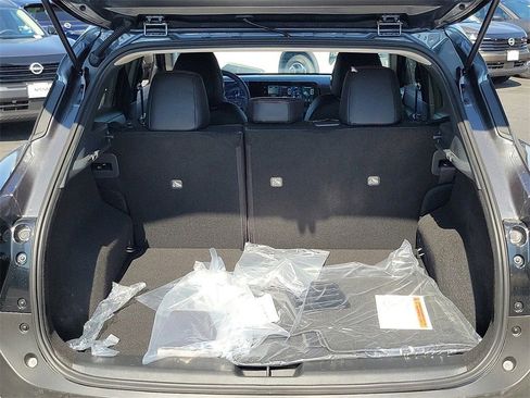 New 2026 Nissan Kicks SR w/ SR Premium Package FWD image 16