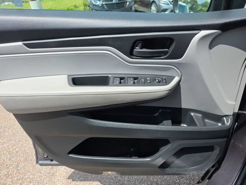 Used 2018 Honda Odyssey EX image 18