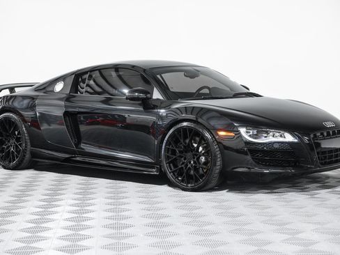 Used 2012 Audi R8 V10 w/ Enhanced Leather Pkg image 4