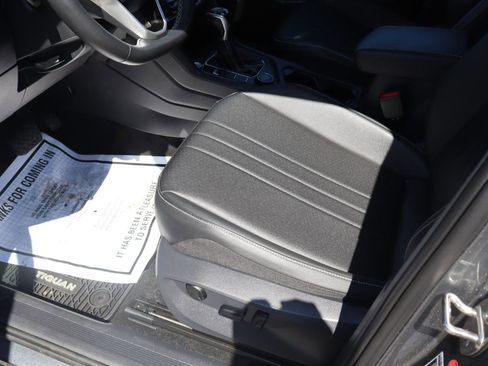 Used 2023 Volkswagen Tiguan SE AWD/4WD image 10