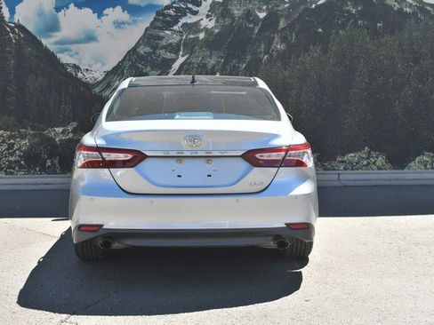 Certified 2018 Toyota Camry XLE FWD image 10